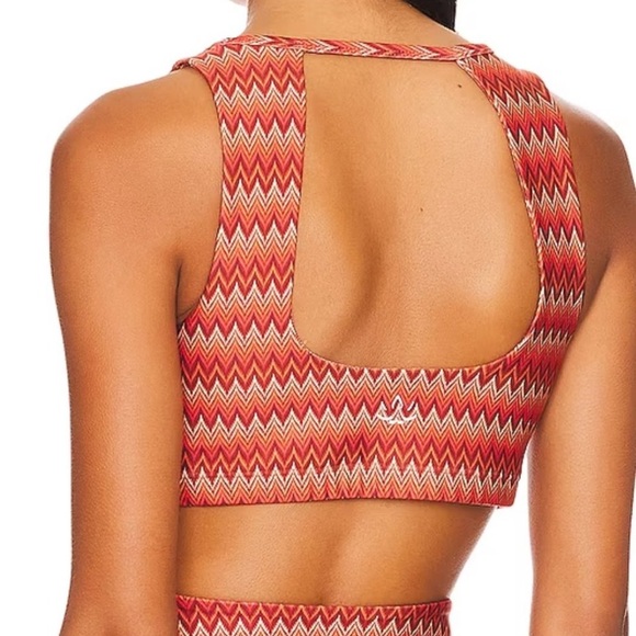 Beyond Yoga NWT $64 Athletic Top, Chevron Red Orange, Large, New, Sports Bra Gym - Picture 3 of 10